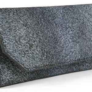Portefeuille long pour femme en cuir texturé gris