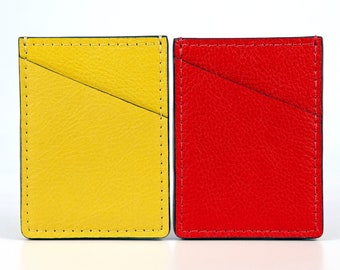 Estuche para tarjetas o tarjetero de piel granulada de color rojo o amarillo
