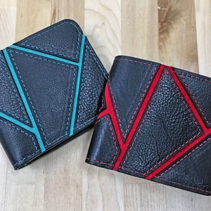Cartera de hombre con diseño de patchwork y dos pliegues en piel de becerro negra y ante rojo/azul verdoso