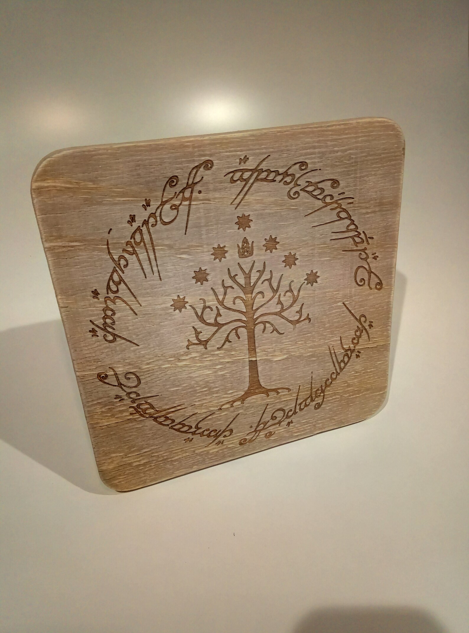 Weißer Baum von Gondor eingekreist in elbischer Schrift Etsy.de