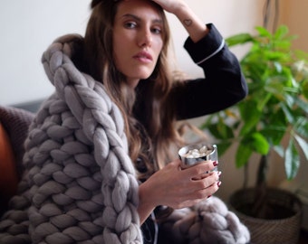 CHUNKY knit blanket, 100% merino wool. Handmade in the USA. Available for shipping in 5-7 business days.