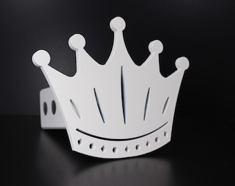 Cubierta de enganche de corona con detalles en blanco satinado: se adapta a receptores de enganche de 2"