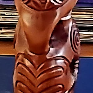 Statua in legno Maori Tekoteko Tiki intagliata a mano dalla Nuova Zelanda, figura ancestrale