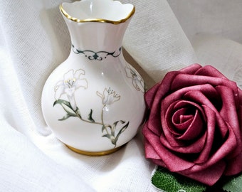 Vintage USA Pickard bud Vase bone china Porcelain White & Gold Floral 4” Hand-decorated gold trims