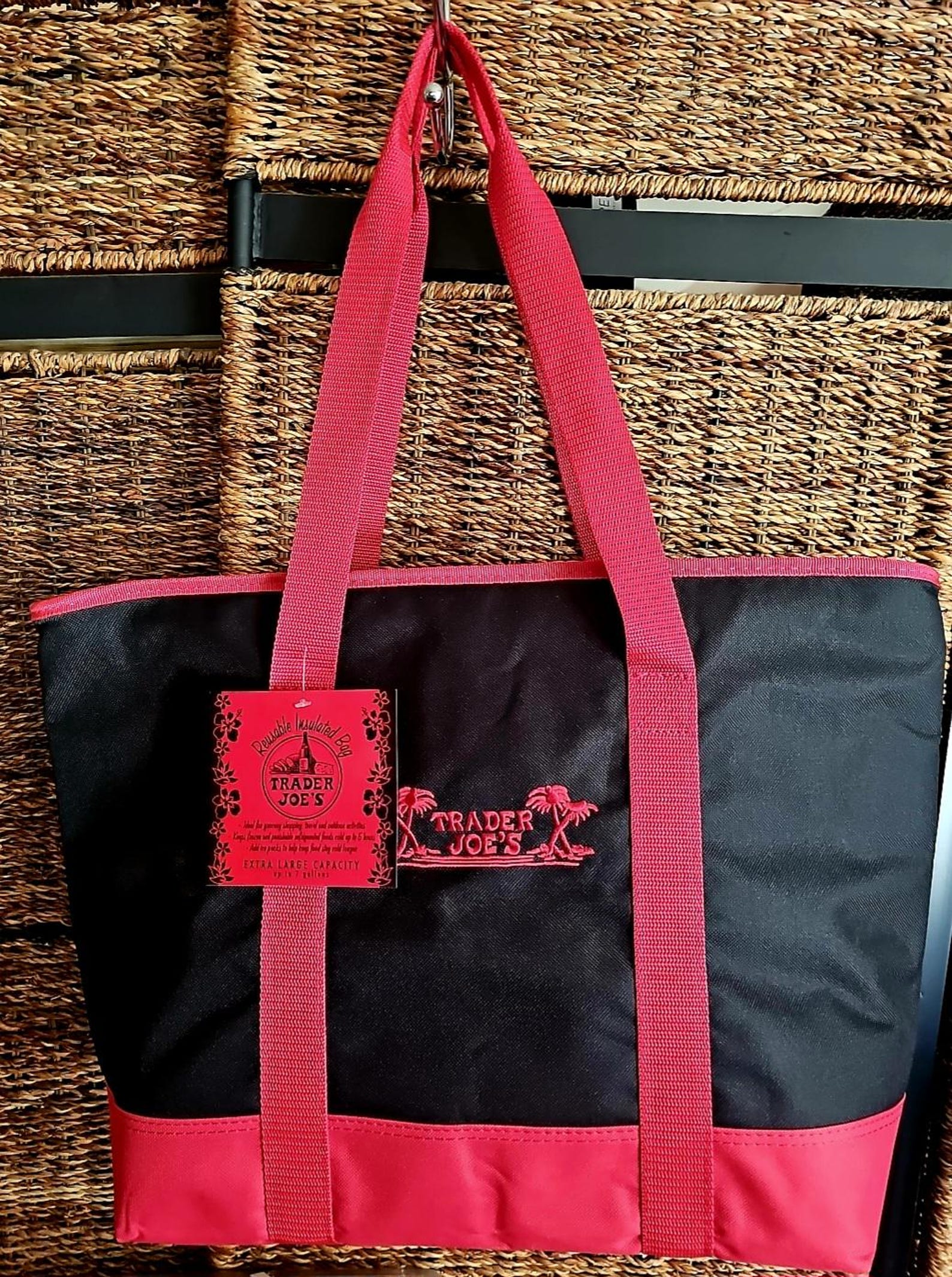New Trader Joe's LARGE Insulated canvas tote picnic grocery bag - black and red