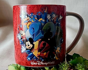 Kubek ceramiczny w kolorze czerwonym z motywem Myszki Miki i Myszki Minnie z 2012 r., Disney World, 12 uncji.