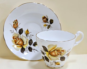 Service à thé vintage Royal Ascot, Angleterre Shabby Chic, roses jaunes avec bords dorés, porcelaine fine, tasse à café ou à thé et soucoupe