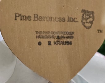 Vintage „NICOLE“ Pine Baroness E. L. Krauss, handgefertigt in den USA, 12-Zoll-Kolonialpuppe mit Anhänger und Ständer