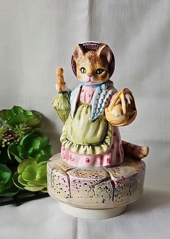 Beatrix Potter & Kitty MacBride フィギュリン Schmid Beatrix Potter Mrs. Ribby Handpainted Musical Figurine Made