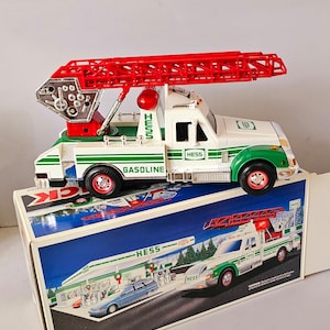 New Collectible 1994 HESS Toy Rescue Truck with pulsating headlights, horn, siren, lights, flashers never played with in original box