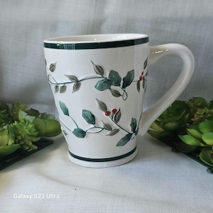 Pfaltzgraff Winterberry Textured Coffee Tea Mug Christmas Holiday Mint Condition