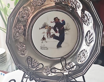 Vintage 1978 Gorham Norman Rockwell collector 8" plate / decor "Ice Skating with Grandpa" silver-tone edge