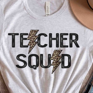 Escouade des enseignants Leopard Lightning Bolt Distressed Cheetah Pencil | Retour à l’école Enseignants png | conception de sublimation colorée télécharger png