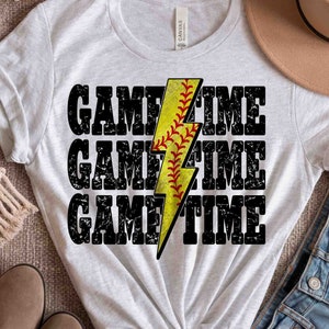 Spielzeit Softball Sublimation Design PNG, Stacked Distressed Lightning Bolt druckbare Hand gezeichnet Clip Art Clipart SOFORTIGER DOWNLOAD Bügelbild
