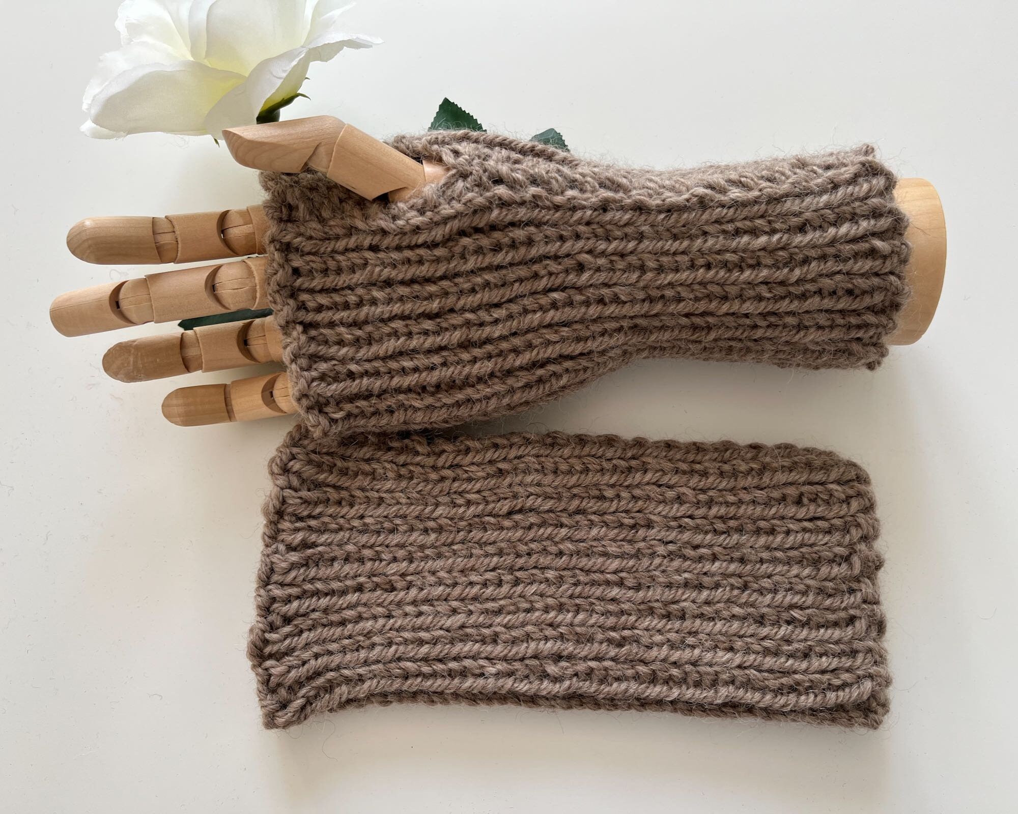 ニット・セーター IONSEOUL Cable Hand Warmer Knit (6color) JE871 Cable-Knit Sweater - Light brown - Kids | H&M US