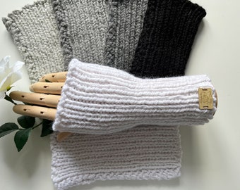 White, grey or black super chunky wrist warmers , 100% natural fibres, alpaca and wool, for men or women, with hole for thumb / hand knitted