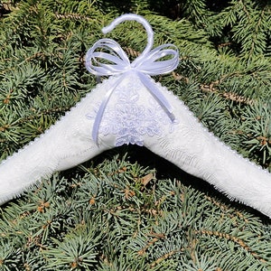 Bridal Hanger, Gift Bride to be Hanger, Bride&#39;s Hanger, Lace Wedding Hanger, Bridesmaid Hanger