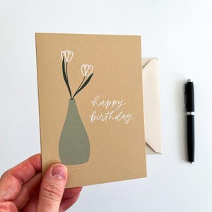 Verjaardagskaart / Fijne verjaardag / Minimalistisch ontwerp / Handgeschreven kalligrafie / Tulpen
