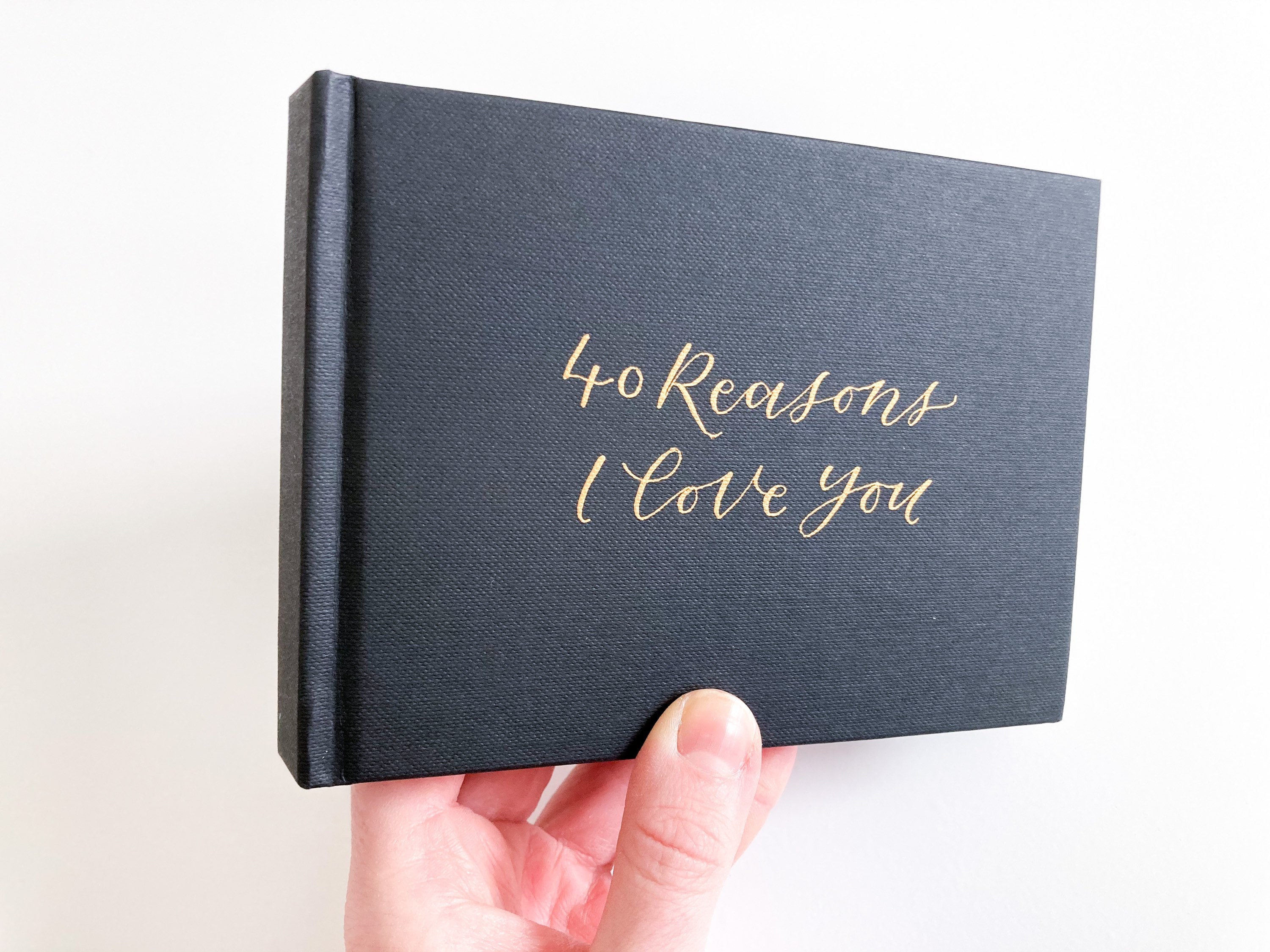 100 Reasons why I LOVE You: Valentine Gifts Under 10 - Paperback Book [Book]