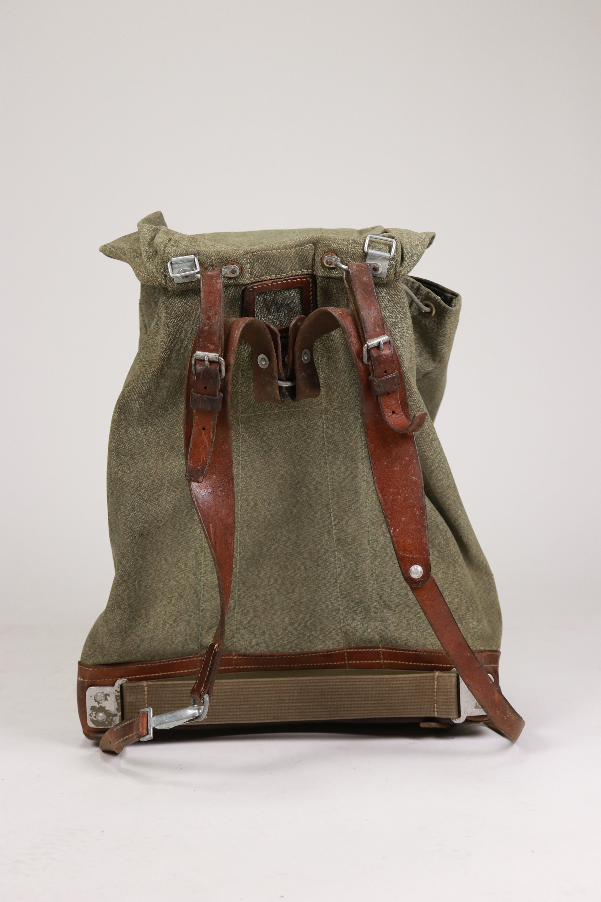 稀少品!　スイス軍　医療バックパック　1967年製 一生物のリュック》SWISS ARMY RUCKSACK - PEAT LABEL