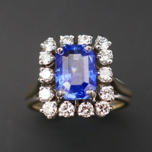 Natürlicher, unbeheizter Ceylon-Saphir- und Diamantring. Gold und Platin. Zertifikat.