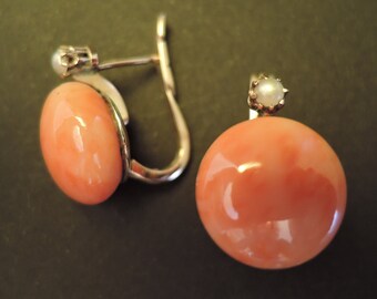 Important pair of coral angel skin and pearl earrings.