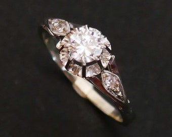 Art Déco Solitaire diamant, monture or et platine.