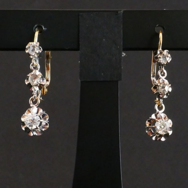 Boucles d'Oreilles Dormeuses Diamants Taille Ancienne Et Diamants Taille Rose.