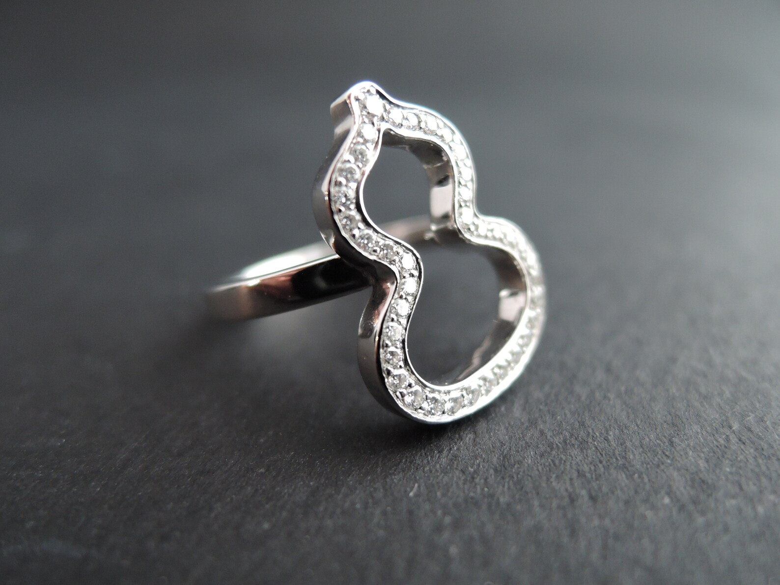 QEELIN Ring in 18 Carat White Gold Set With Diamonds. - Etsy UK