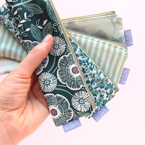 Petite trousse - Étui à crayons en tissu fait main - Motif floral vert - Pochette zippée en tissu pour crayons - Mini trousse de voyage - Design suédois