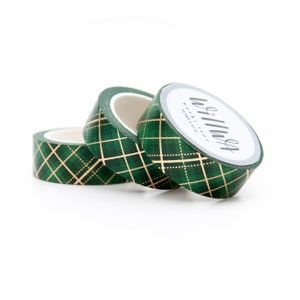 Groene en gouden washitape met tartan 15 mm x 10 m - geruit patroon met donkergroen en goudfolie - geruite washitape - Swedish Design by Willwa
