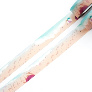 Serene Waves Washi Tape 15mmx10m - Un día tranquilo y pacífico en la playa - Pasos en la arena - Diseño sueco de Willwa