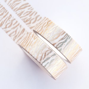 OOPS WASHI Nastro Washi in pelliccia di tigre dorata 15mmx10m - Motivo con lamina d'oro con animali - Beneficenza per gli animali in via di estinzione - WWF - Design svedese di Willwa