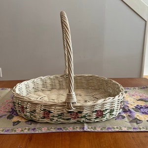 Vtg. White Wicker Hand Painted Basket w. handle