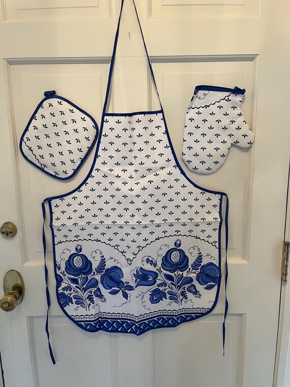 Russian Gzhel Apron- Matching Potholder and Mitt