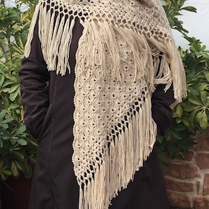 Wool shawl made in crochet