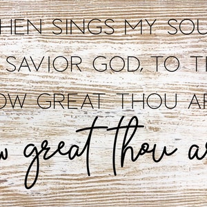 Puede incluir: Un letrero de madera blanco con texto negro que dice "THEN SINGS MY SOUL MY SAVIOR GOD, TO THEE HOW GREAT THOU ART how great thou art".