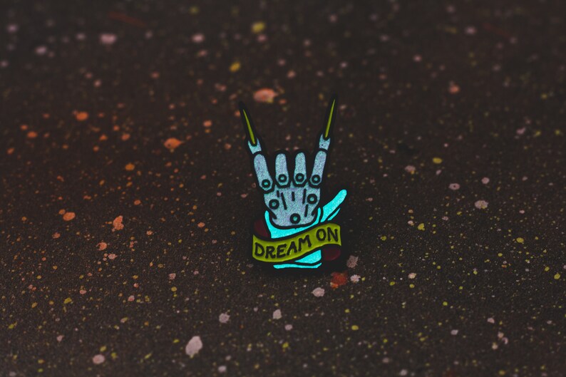 glow in the dark nightmare freddy