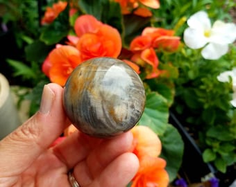 ブラック ムーンストーン スフィア #3、58 mm、スタンド付き、新月