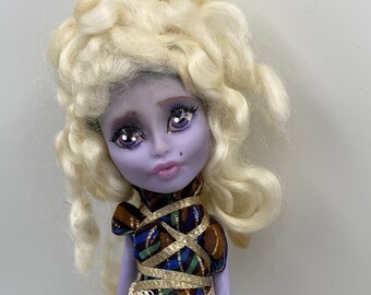 OAKK Leonore - Ever after Monster high - Recycled and repainted