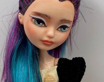 OAKK Charlene -Ever after Monster High - Recycled and repainted