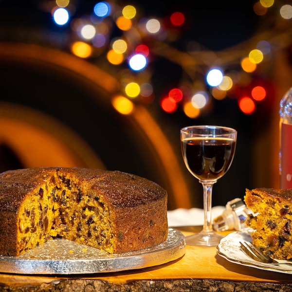Christmas Boiled Fruit Cake: Luxury Brandy Rum Cake (20cm)