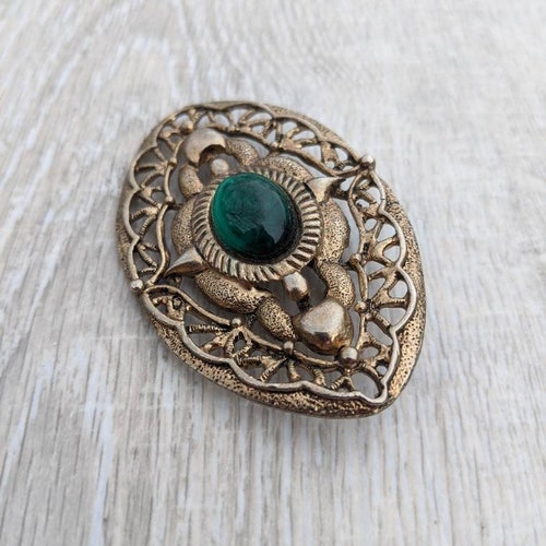 Large Edwardian Revival Emerald Green Glass Cabochon buy and Openwork Filigree Gold Tone Metal Oval Shield Brooch