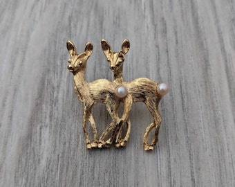 Avon 1990 "Reindeer Friends" Gold Tone Metal and Faux Seed Pearl Lapel Pin