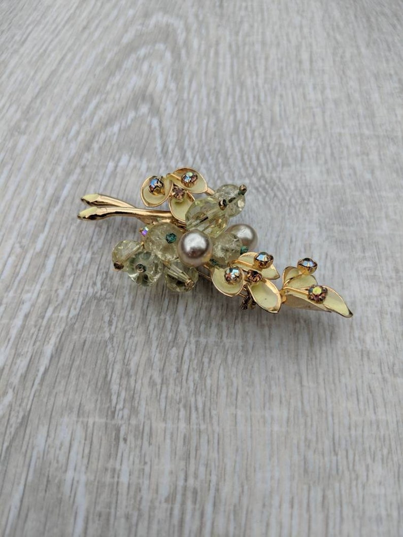 and Glass Bead Floral Corsage Brooch Aurora Borealis and Amber Austrian Crystal Faux Pearl 1940s Kramer Pale Yellow Enamel