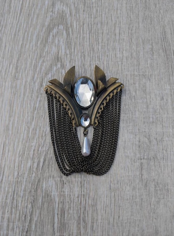 Looped Fashion Pin with Crystal and Simulated Pearl Looped Fashion Pin with Crystal and Simulated Pearl