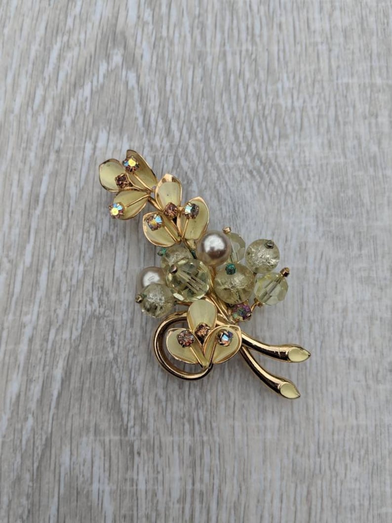and Glass Bead Floral Corsage Brooch Aurora Borealis and Amber Austrian Crystal Faux Pearl 1940s Kramer Pale Yellow Enamel