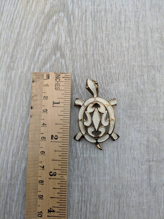 JJ White Enamel Openwork Shell Turtle Brooch - image 2