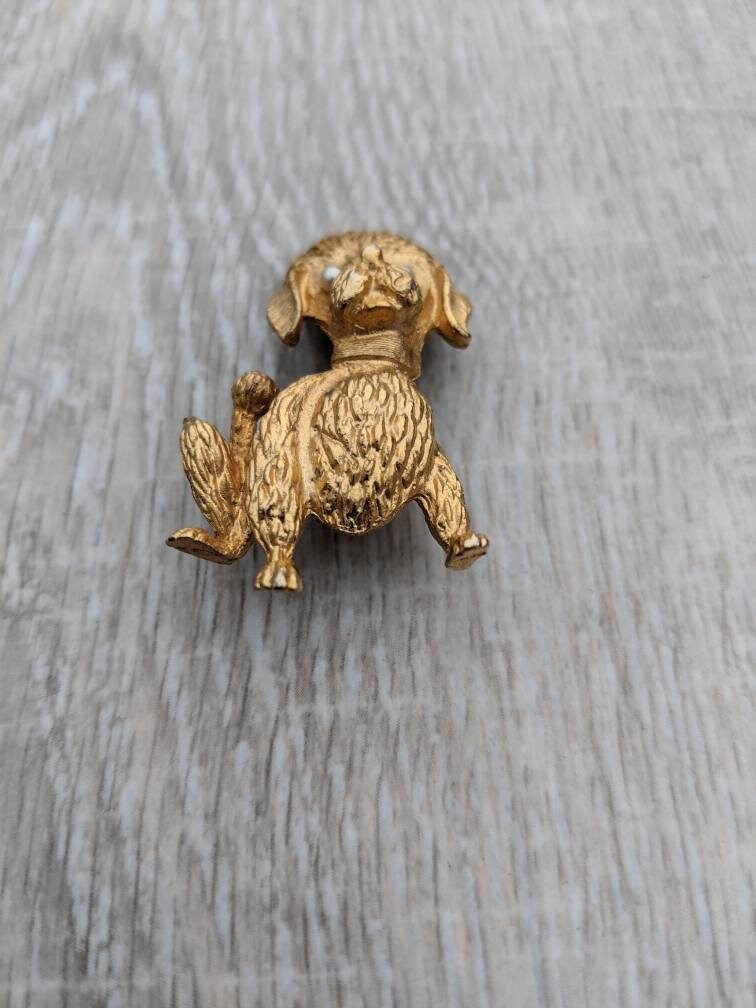 Broche Caniche En Métal Argenté émaillé Avec Perle - Bijou Fantaisie Neuf (sans Emballage)