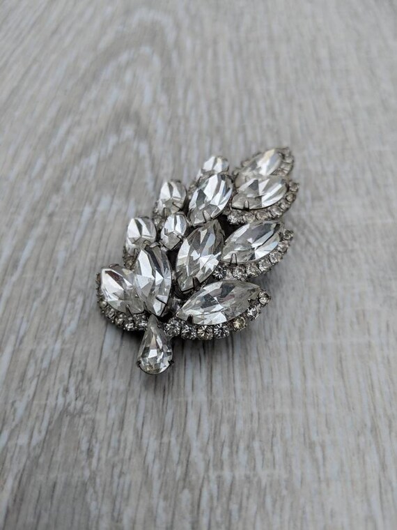 Dazzling Three Dimensional Rhinestone Leaf Brooch - image 5
